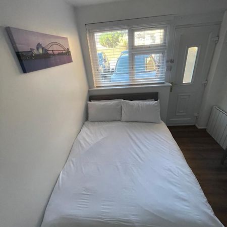 Fantastic Studio, Private Bathroom And Mini Kitchen. Thamesmead  Exteriör bild