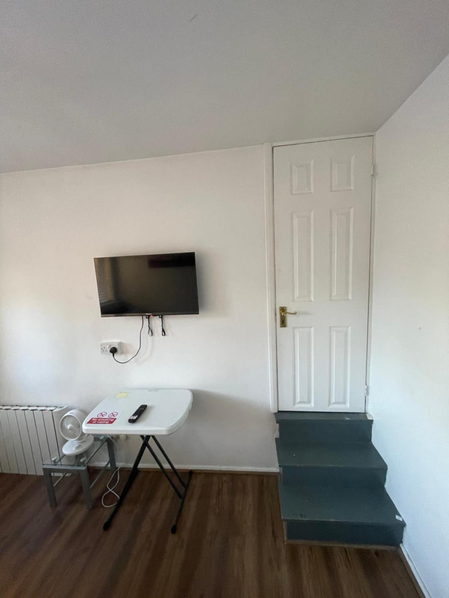 Fantastic Studio, Private Bathroom And Mini Kitchen. Thamesmead  Exteriör bild