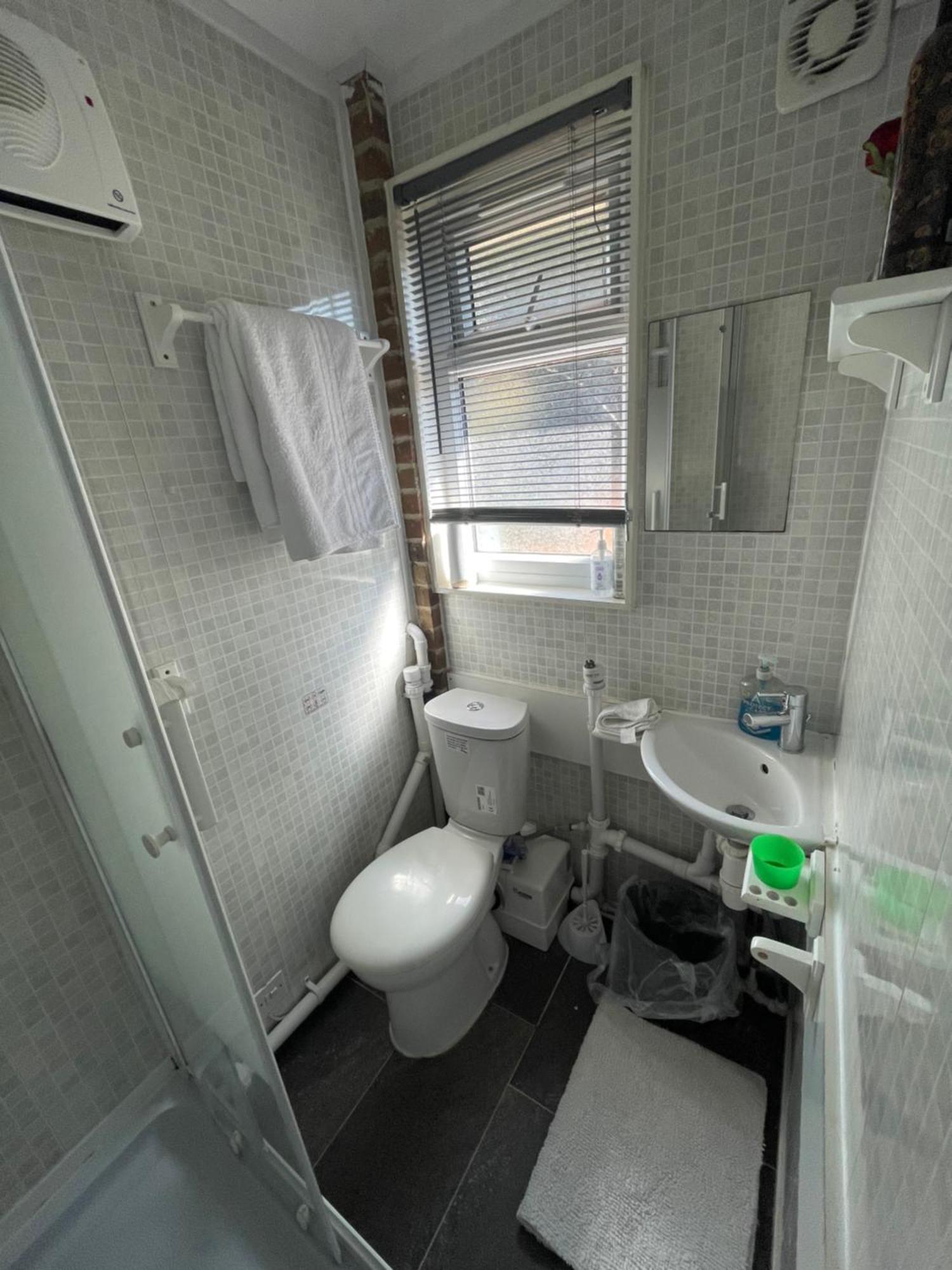 Fantastic Studio, Private Bathroom And Mini Kitchen. Thamesmead  Exteriör bild