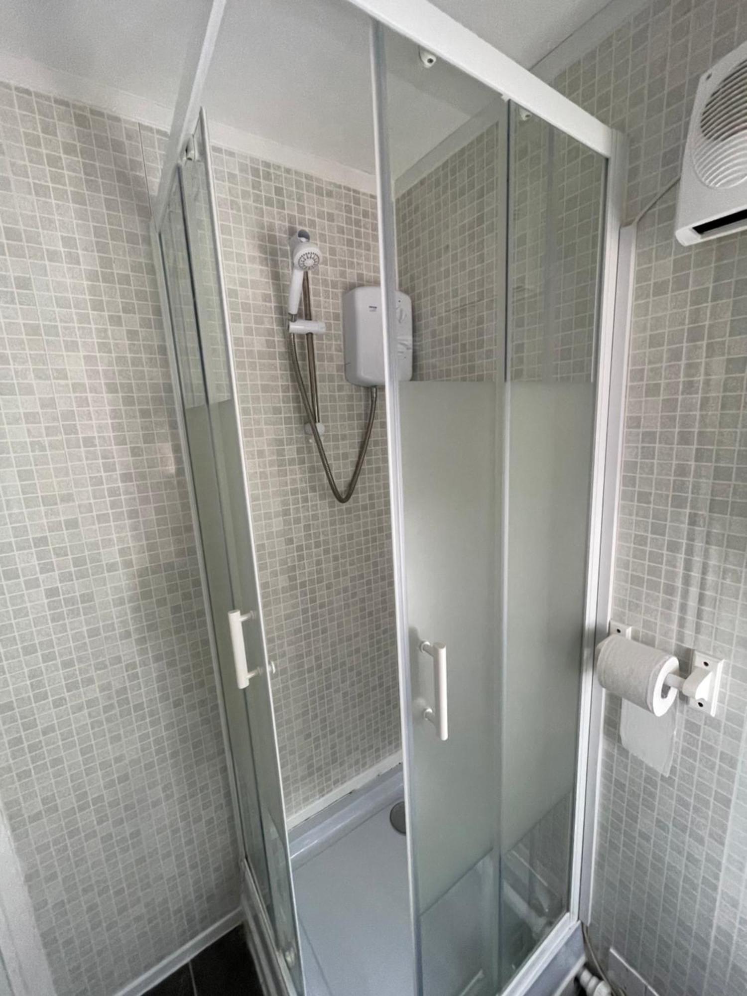 Fantastic Studio, Private Bathroom And Mini Kitchen. Thamesmead  Exteriör bild